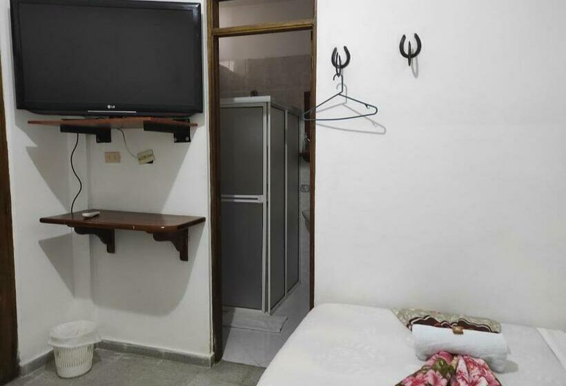 اتاق استاندارد چهار تخته, Barajas