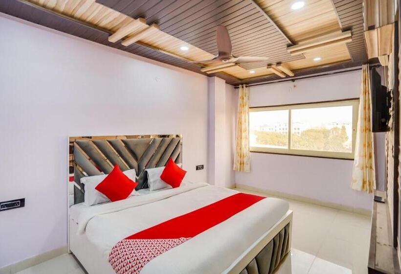 Triple Classic Room, Oyo 77834 Hazel Residency