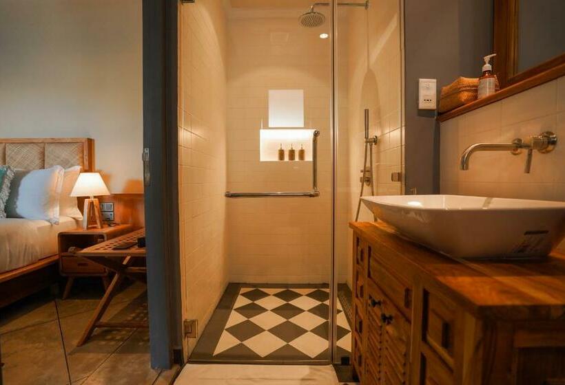 غرفة ديلوكس, The Merchant