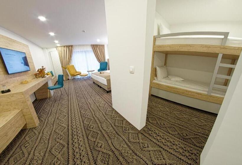 חדר משפחתי, Aquarius Boutique