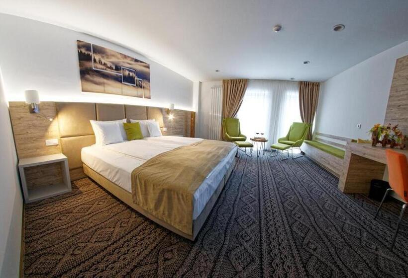 חדר משפחתי, Aquarius Boutique