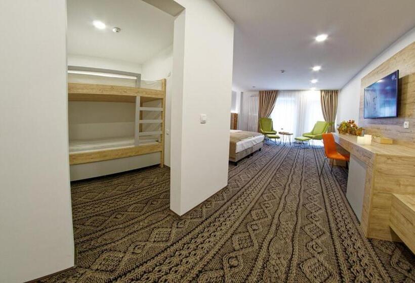 חדר משפחתי, Aquarius Boutique