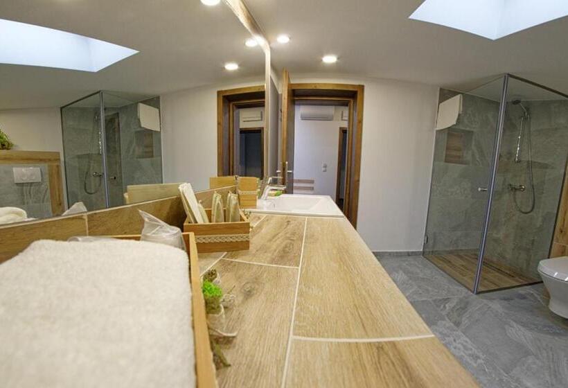 סוויטת ג'וניור, Aquarius Boutique