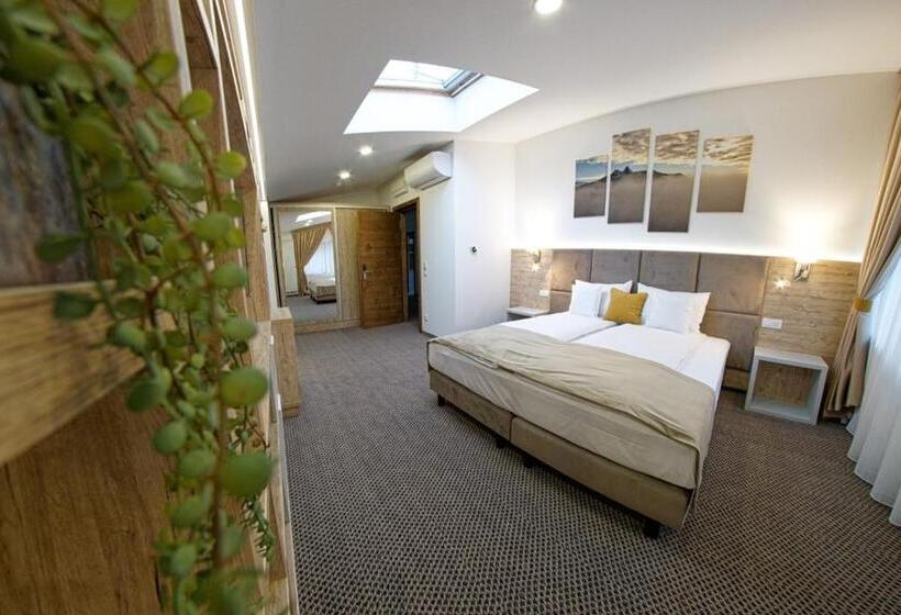 סוויטת ג'וניור, Aquarius Boutique