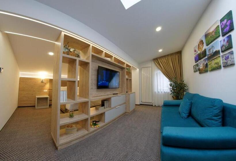 סוויטת ג'וניור, Aquarius Boutique