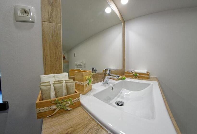 דירת חדר סופריור, Aquarius Boutique