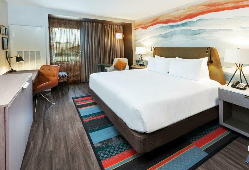 غرفة قياسية سرير كينج, Indigo Spring   Woodlands Area, An Ihg