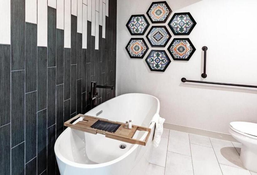 جناح سرير كينج, Indigo Spring   Woodlands Area, An Ihg