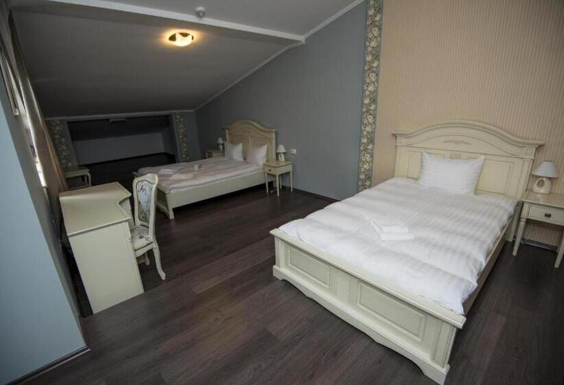 Family Suite, Pensiunea 1 Mai