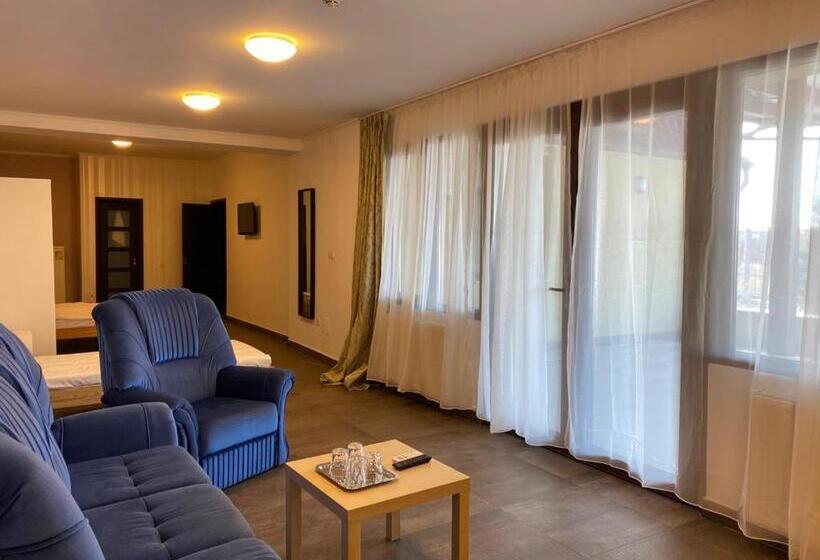 Family Suite, Pensiunea 1 Mai