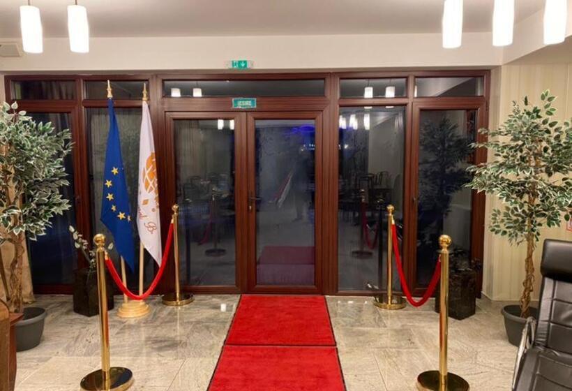 Дом 1 Спальня, Pensiunea 1 Mai