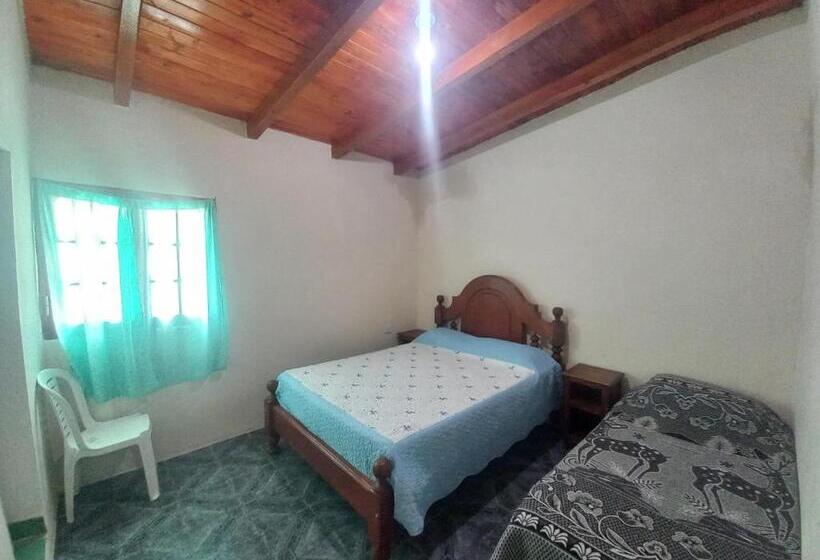 חדר סטנדרט לשלושה, Hospedaje Ale