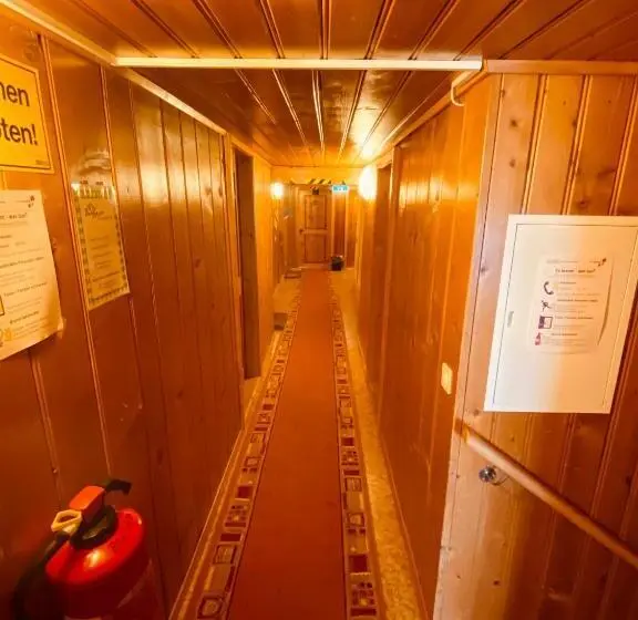 浴室共有スタンダード４人用ルーム, Berggasthaus Rigi Burggeist