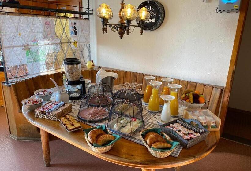 Номер Стандарт Четырехместный Совместный Санузел, Berggasthaus Rigi Burggeist