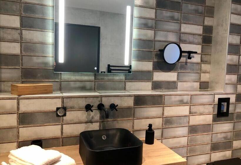 스탠다드 스튜디오, Les Sagranières