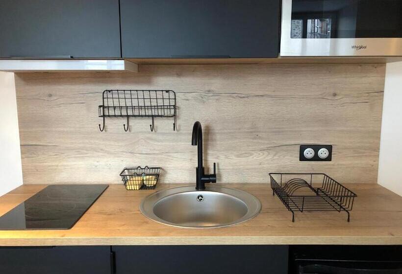 스탠다드 스튜디오, Les Sagranières