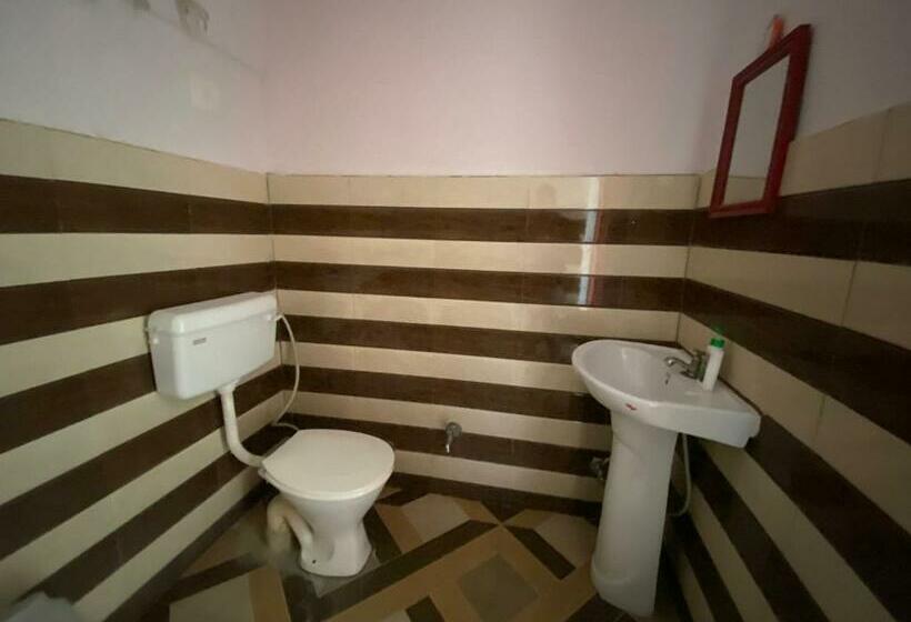 キングサイズベッドのスタンダードルーム, Sanskriti