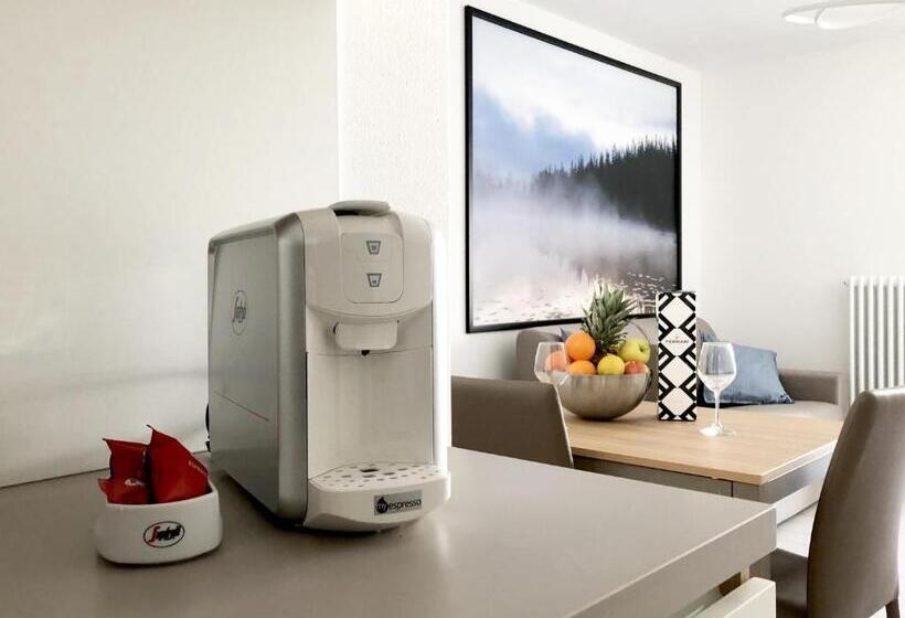 דירה בת חדר שינה 1 עם מרפסת, Residence Aurora