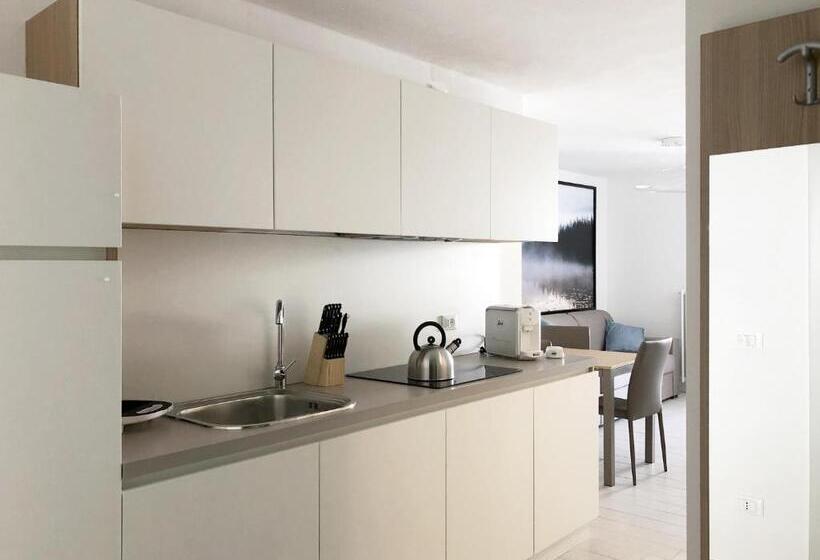 דירה בת חדר שינה 1 עם מרפסת, Residence Aurora