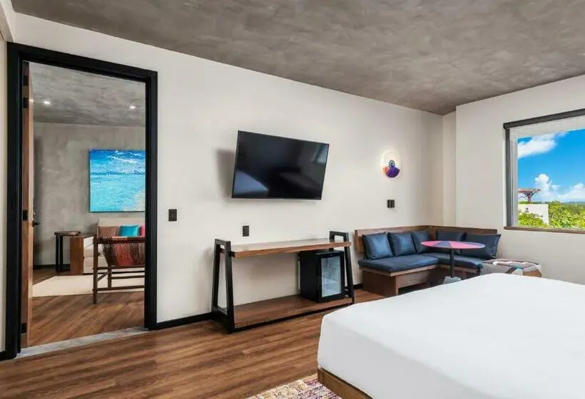 Suite King Bed