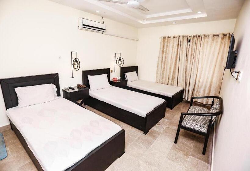 اتاق استاندارد سه نفره, Thikana