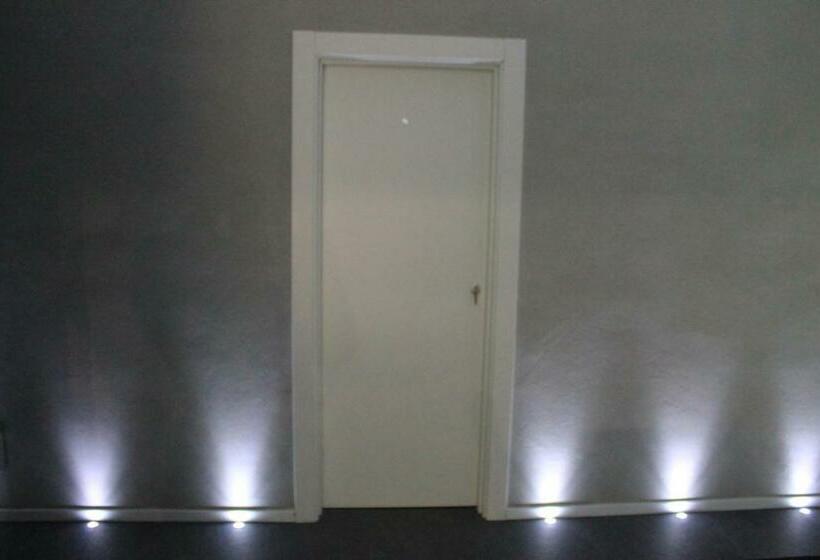 اتاق لوکس, Casa Mirko   B & B Con Stazione Ricarica Auto Elettriche Parcheggio Privato Auto Moto Biciclette