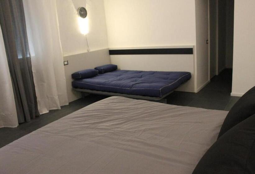 اتاق لوکس, Casa Mirko B & B Con Stazione Ricarica Auto Elettriche Parcheggio Privato Auto Moto Biciclette