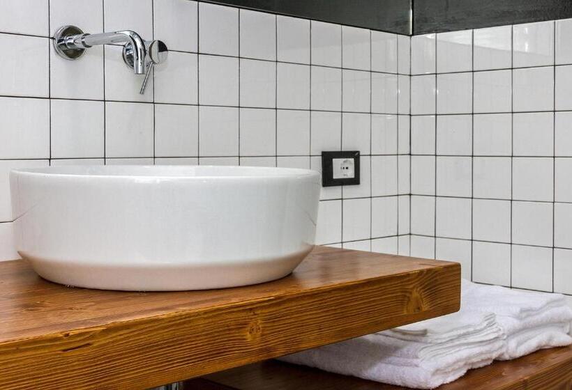 اتاق لوکس, Casa Mirko B & B Con Stazione Ricarica Auto Elettriche Parcheggio Privato Auto Moto Biciclette