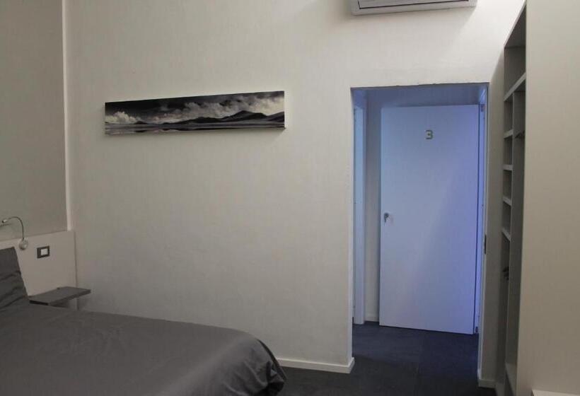 اتاق لوکس, Casa Mirko B & B Con Stazione Ricarica Auto Elettriche Parcheggio Privato Auto Moto Biciclette