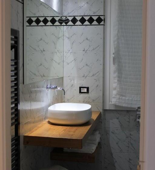 اتاق لوکس, Casa Mirko   B & B Con Stazione Ricarica Auto Elettriche Parcheggio Privato Auto Moto Biciclette