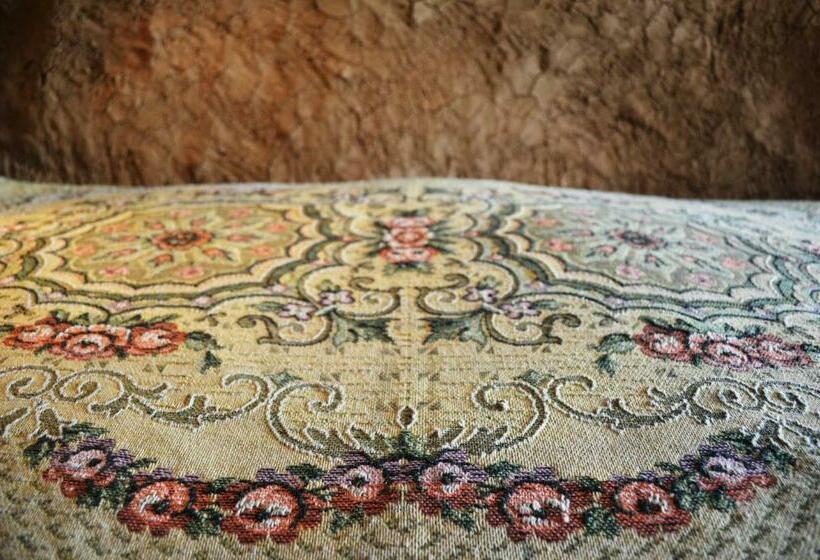 デラックスルーム, Faluhely Major