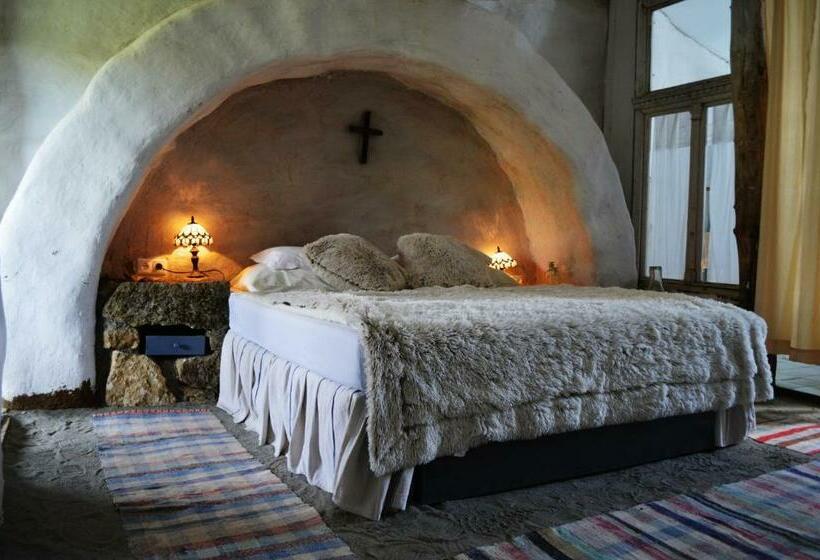 デラックスルーム, Faluhely Major