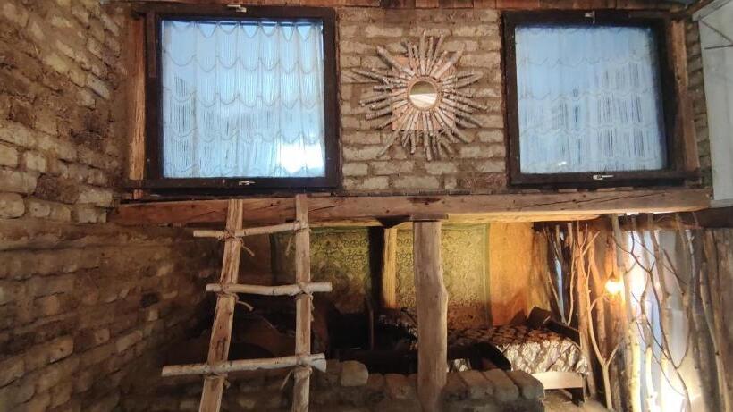 デラックススイート, Faluhely Major