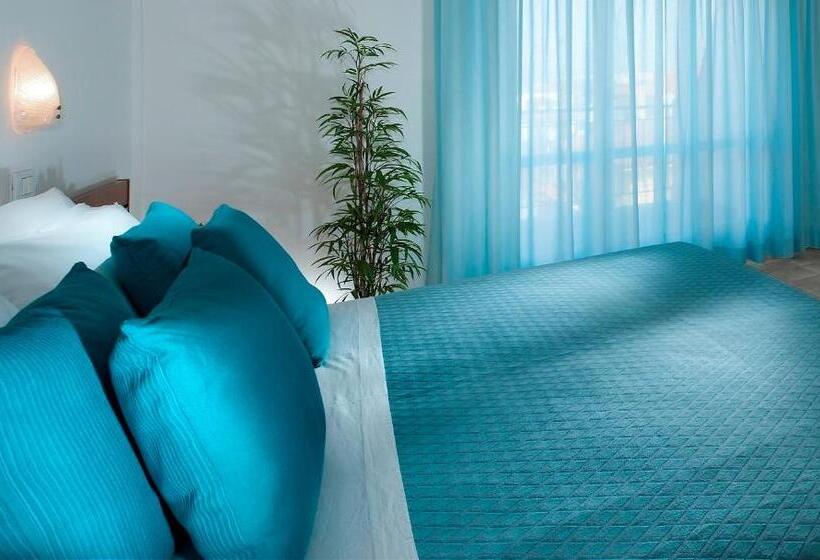 经济型三人房间, Paris Resort