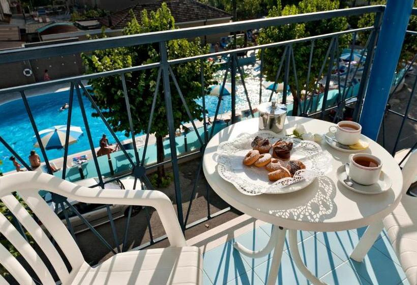 高级家庭房间, Paris Resort