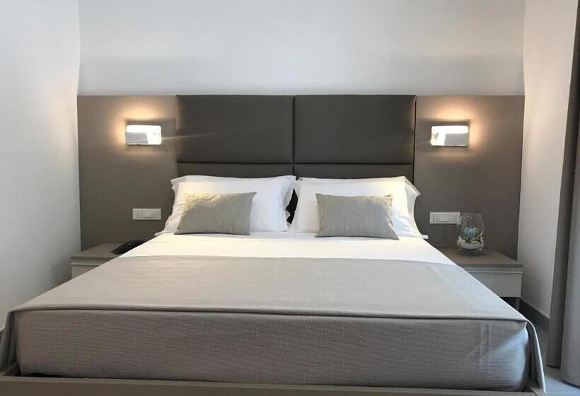 Полулюкс, Paris Resort