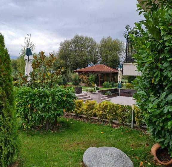 Семейный Номер, Guesthouse Green Fields