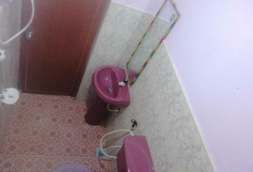 חדר בסיסי, Paradise Entrance