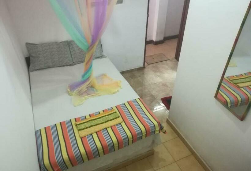 חדר בסיסי, Paradise Entrance