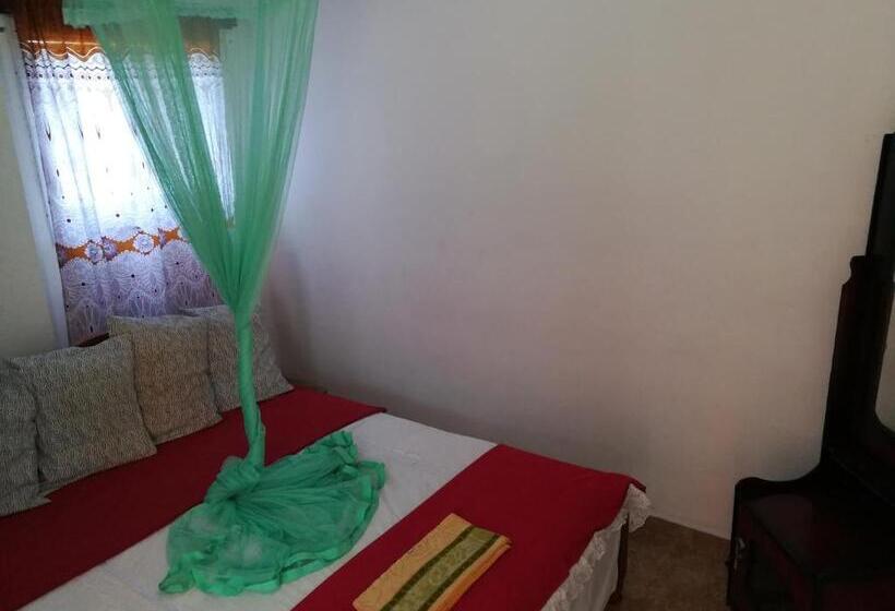 חדר אקונומי, Paradise Entrance