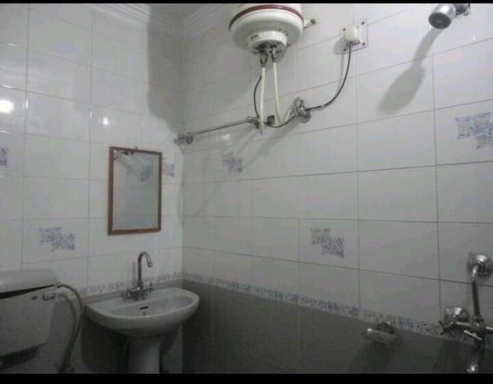 デラックスルーム, Rajpal Guest House