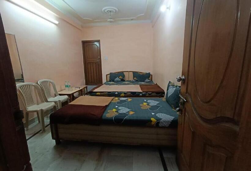 コンフォートトリプルルーム, Rajpal Guest House