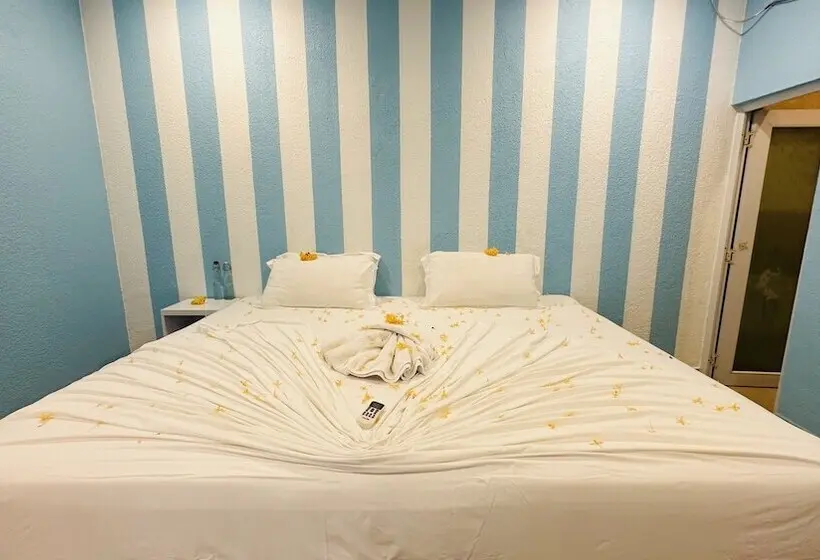 Deluxe Room, Midsummer Thulusdhoo