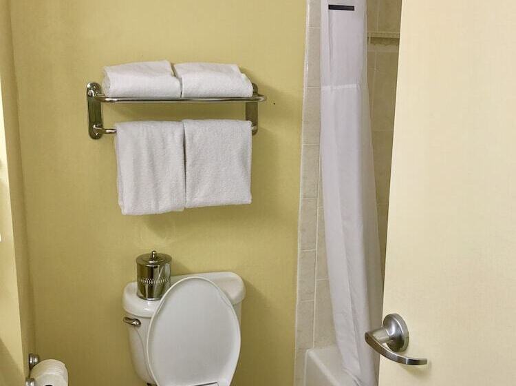 سوییت, Clarion Hotel & Suites Hamden New Haven