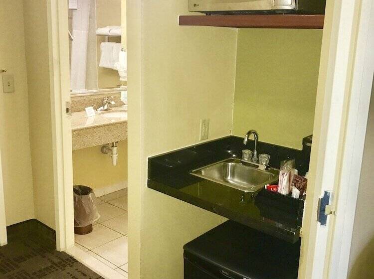 سوییت, Clarion Hotel & Suites Hamden New Haven