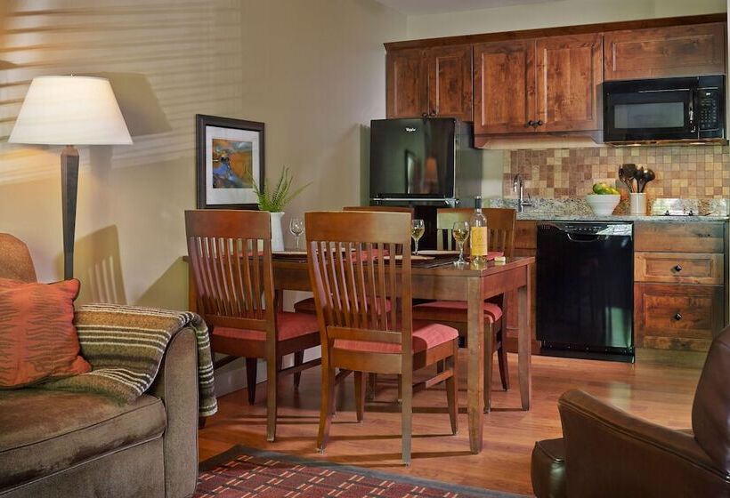 Люкс Кровать Кинг, Green Mountain Suites