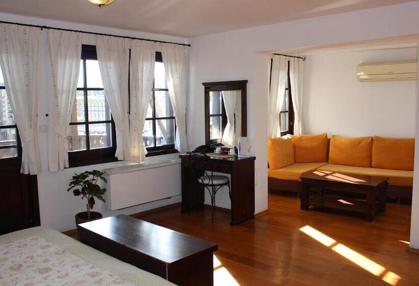 景色の見えるジュニアスイート, Gurko