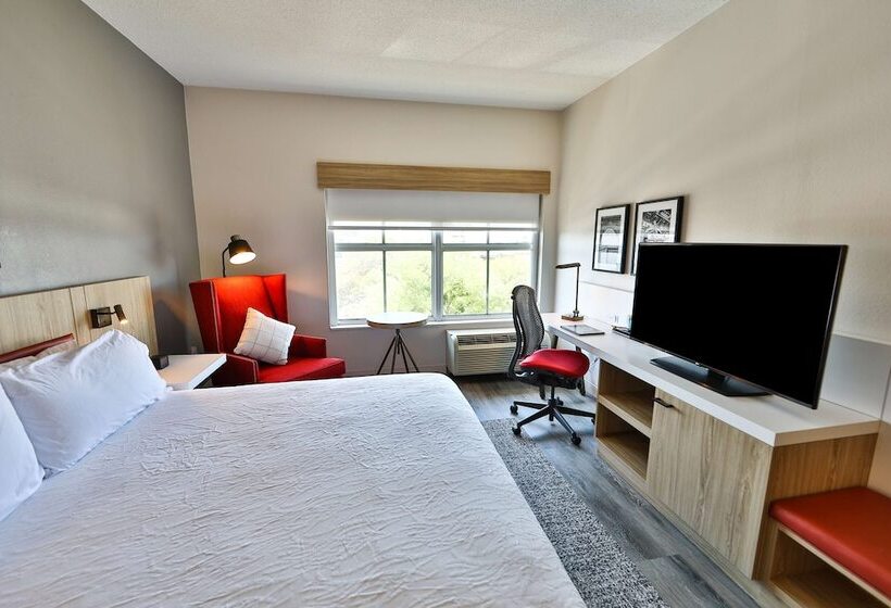 스탠다드 룸 더블 침대, Hilton Garden Inn Savannah Historic District