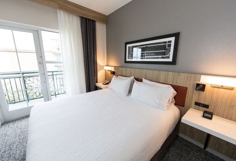 발코니가 있는 스위트, Hilton Garden Inn Savannah Historic District