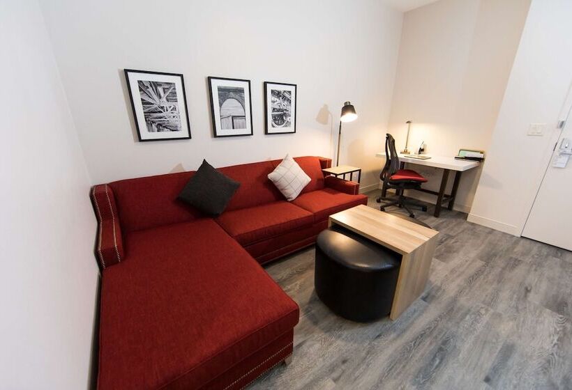 발코니가 있는 스위트, Hilton Garden Inn Savannah Historic District